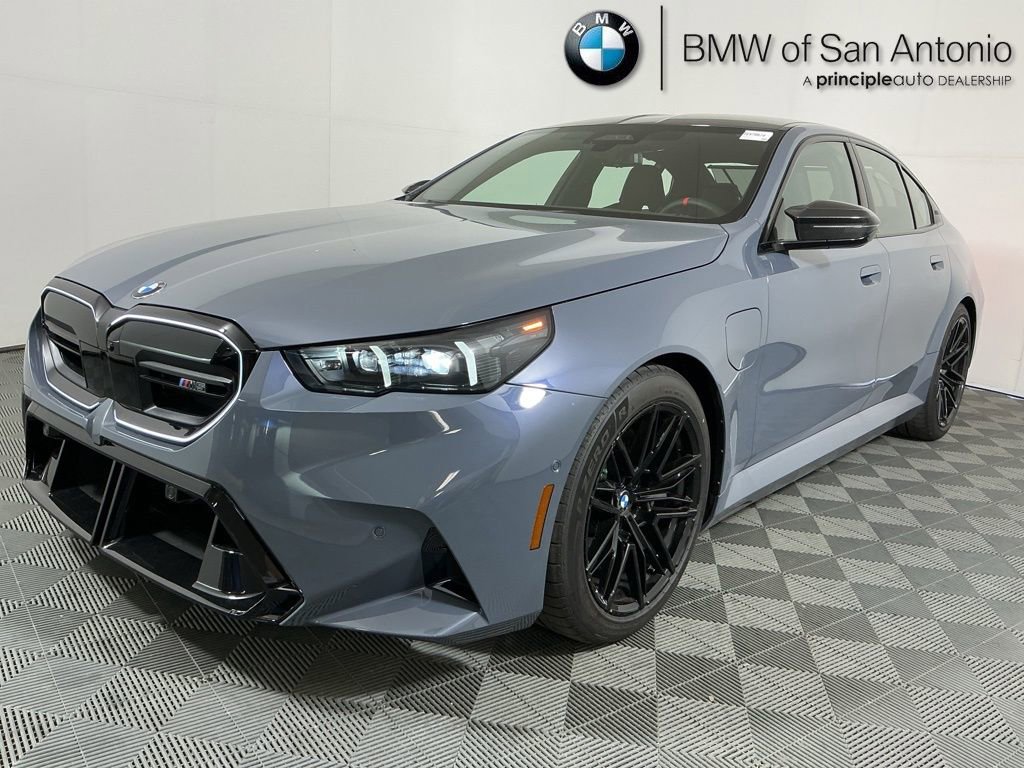 New 2026 BMW M5 w/ Carbon Package image 1