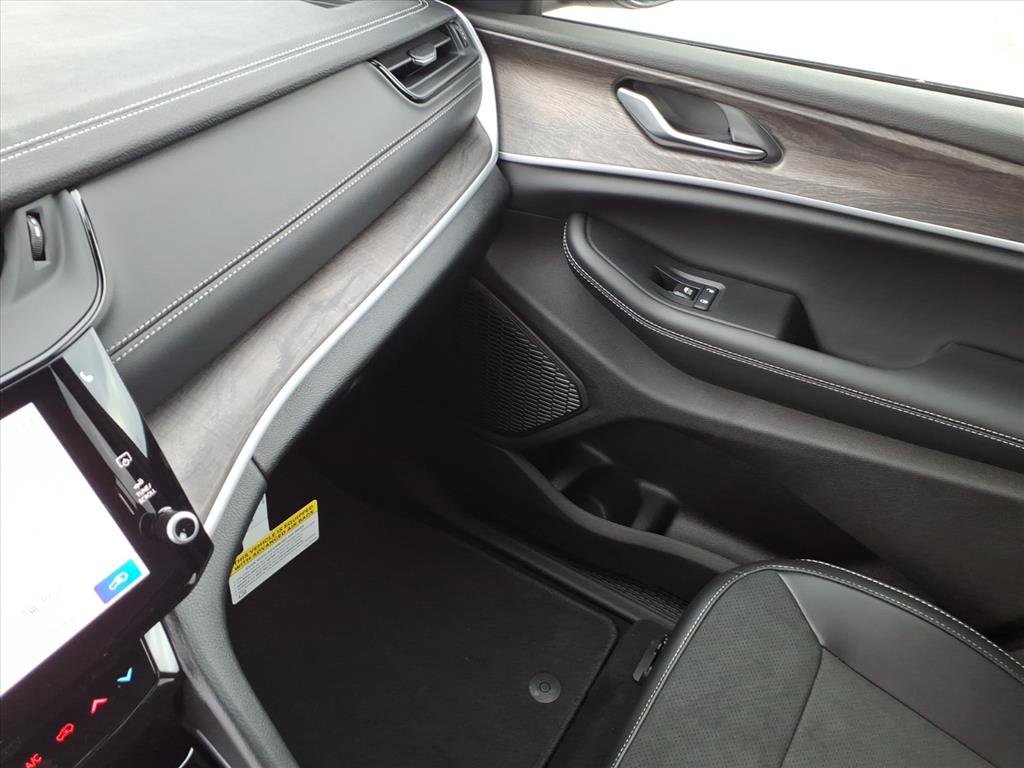 New 2026 Jeep Grand Cherokee Altitude image 33