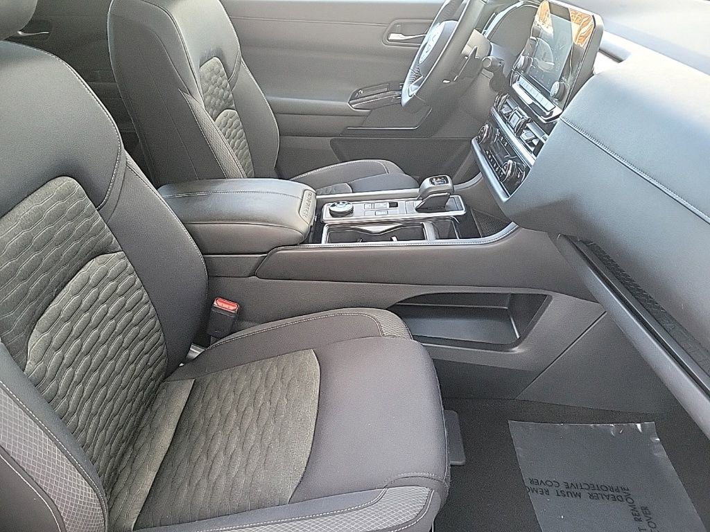 Used 2022 Nissan Pathfinder SV image 18