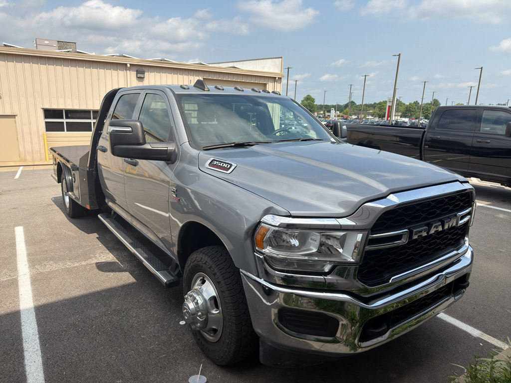 Used 2023 RAM 3500 Tradesman w/ Chrome Appearance Group AWD/4WD image 4