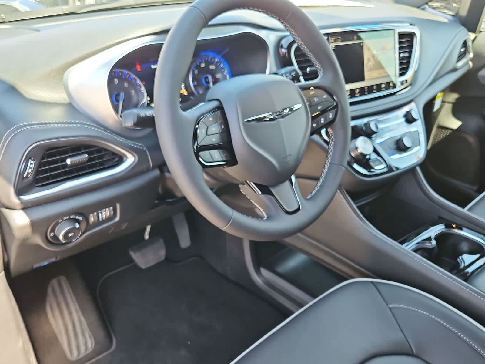 New 2026 Chrysler Pacifica Limited AWD/4WD image 10