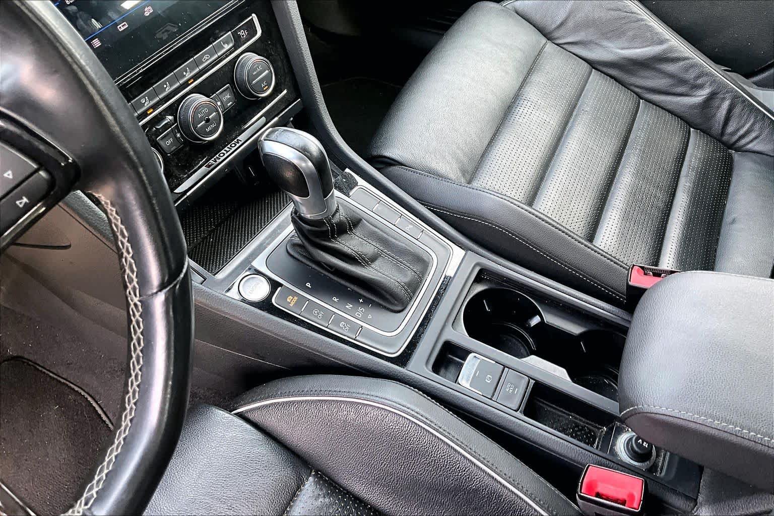 Used 2018 Volkswagen Golf R 4-Door AWD/4WD image 13