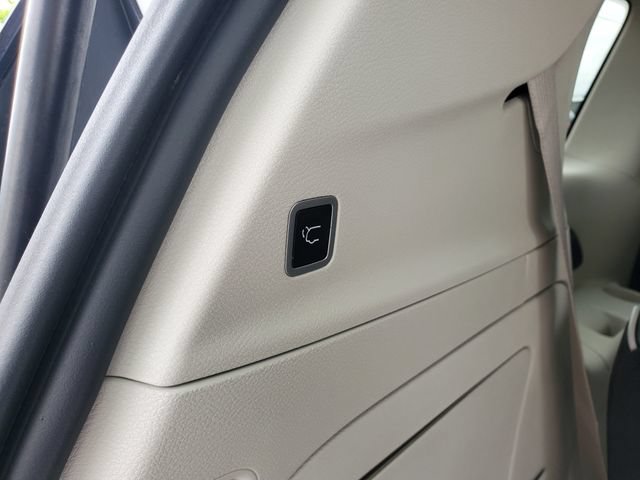 Used 2022 Chrysler Pacifica Limited FWD image 32