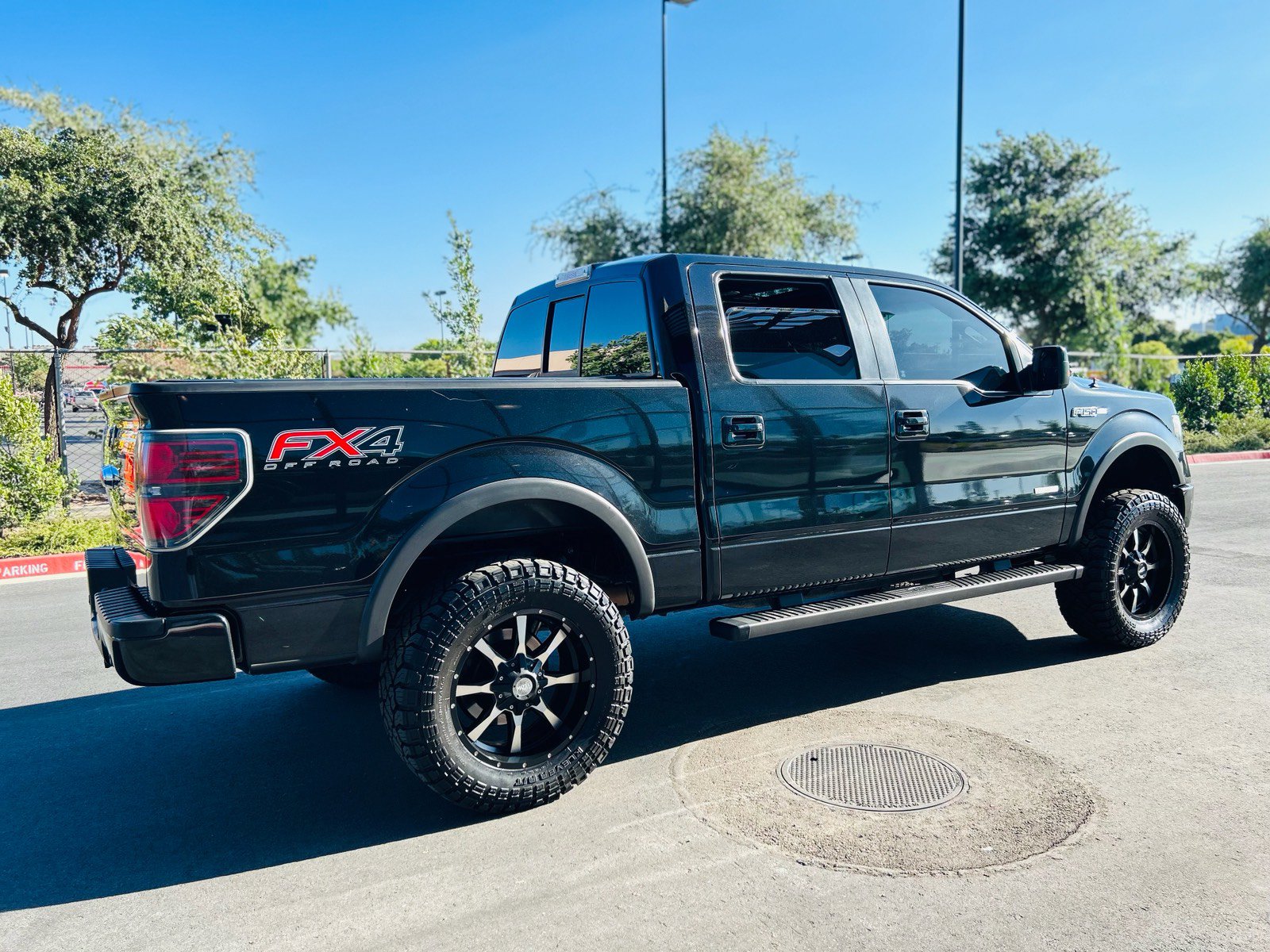 Used 2014 Ford F150 FX4 w/ Equipment Group 402A Luxury AWD/4WD image 8