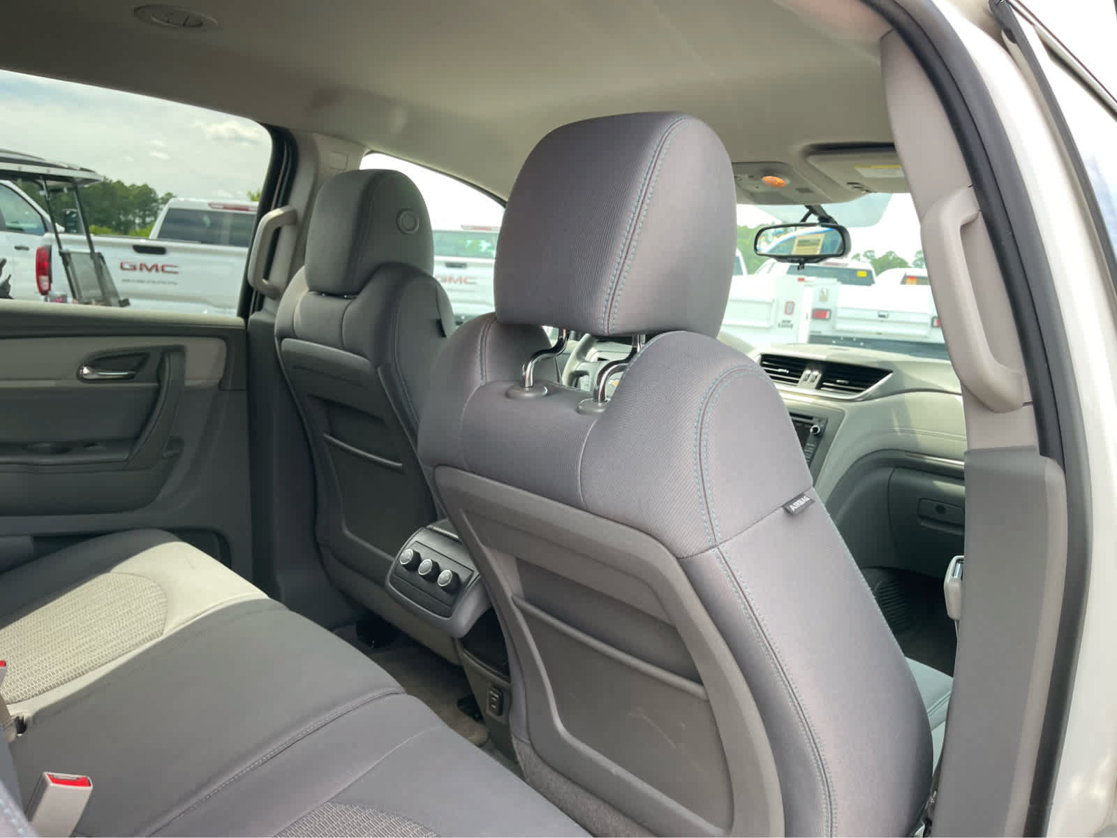 Used 2014 Chevrolet Traverse LS FWD image 25