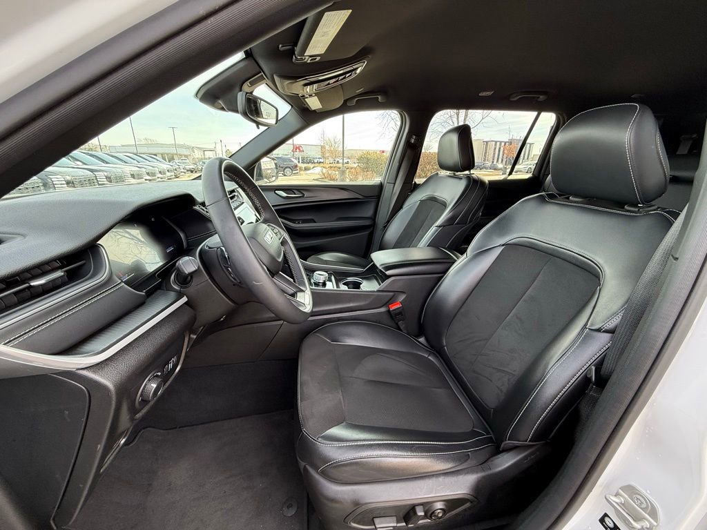 Used 2024 Jeep Grand Cherokee L Laredo image 29