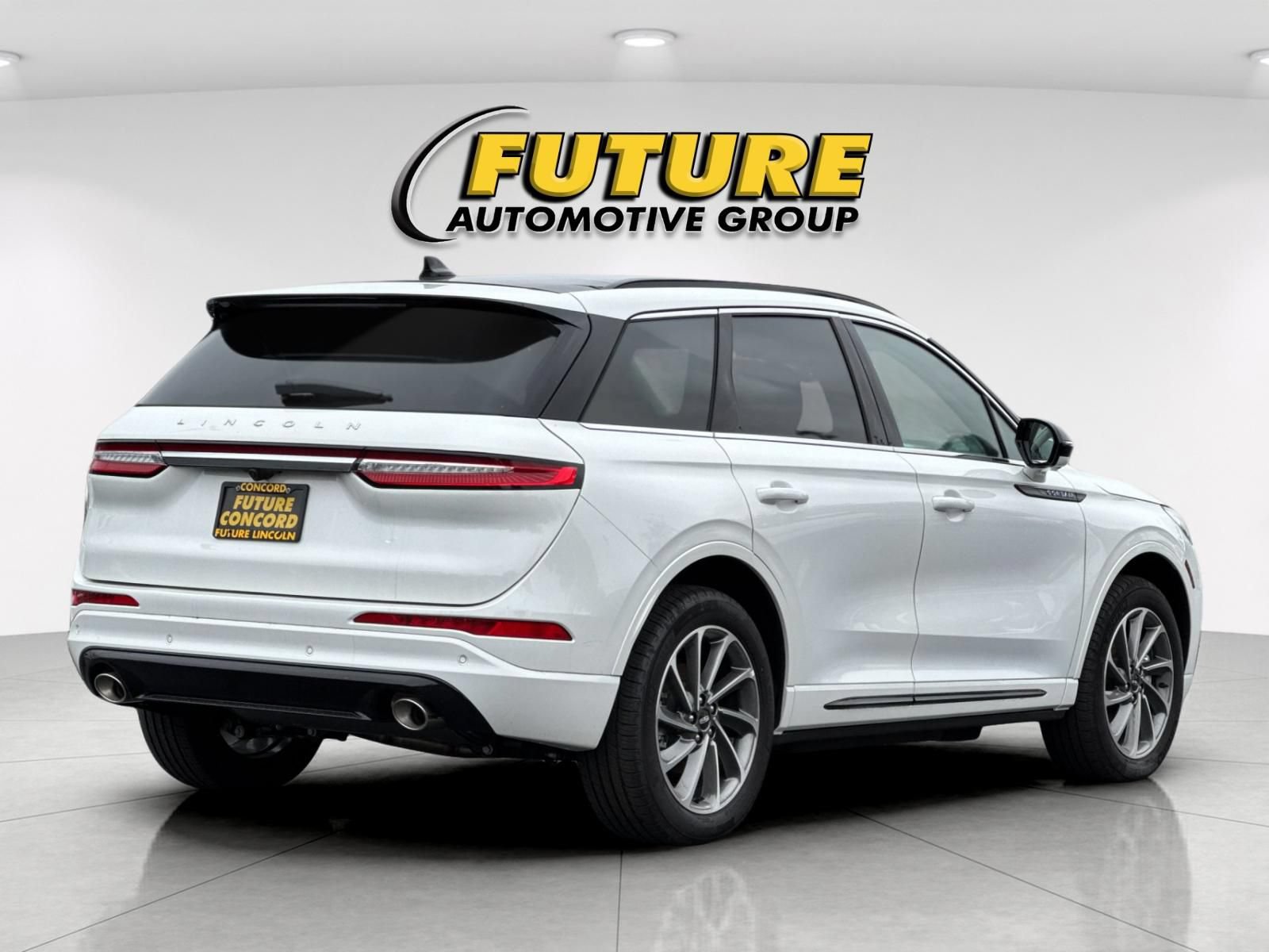 New 2025 Lincoln Corsair Grand Touring w/ Equipment Group 302A AWD/4WD image 3