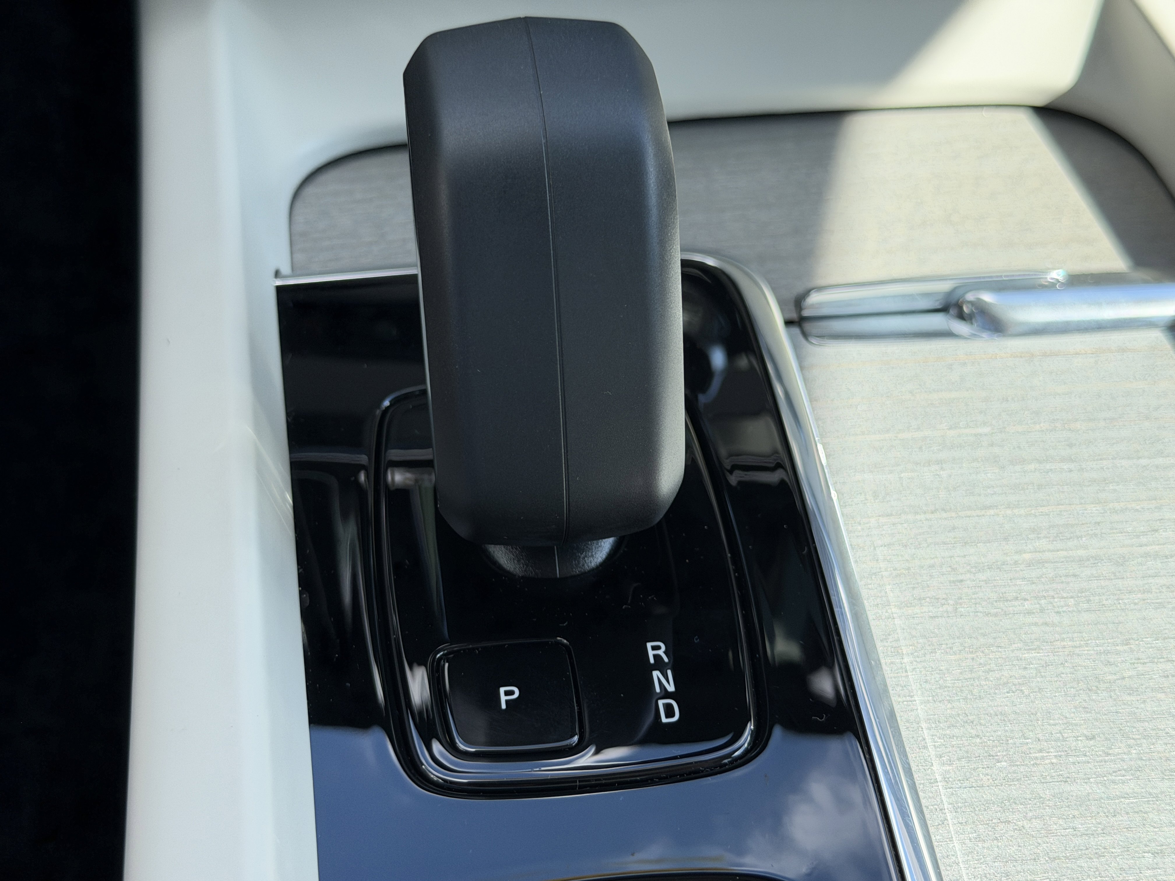 Certified 2024 Volvo S60 B5 Plus image 25