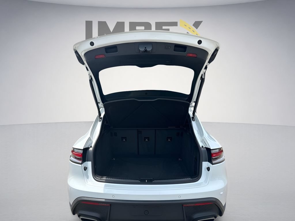 Used 2024 Porsche Macan AWD/4WD image 15