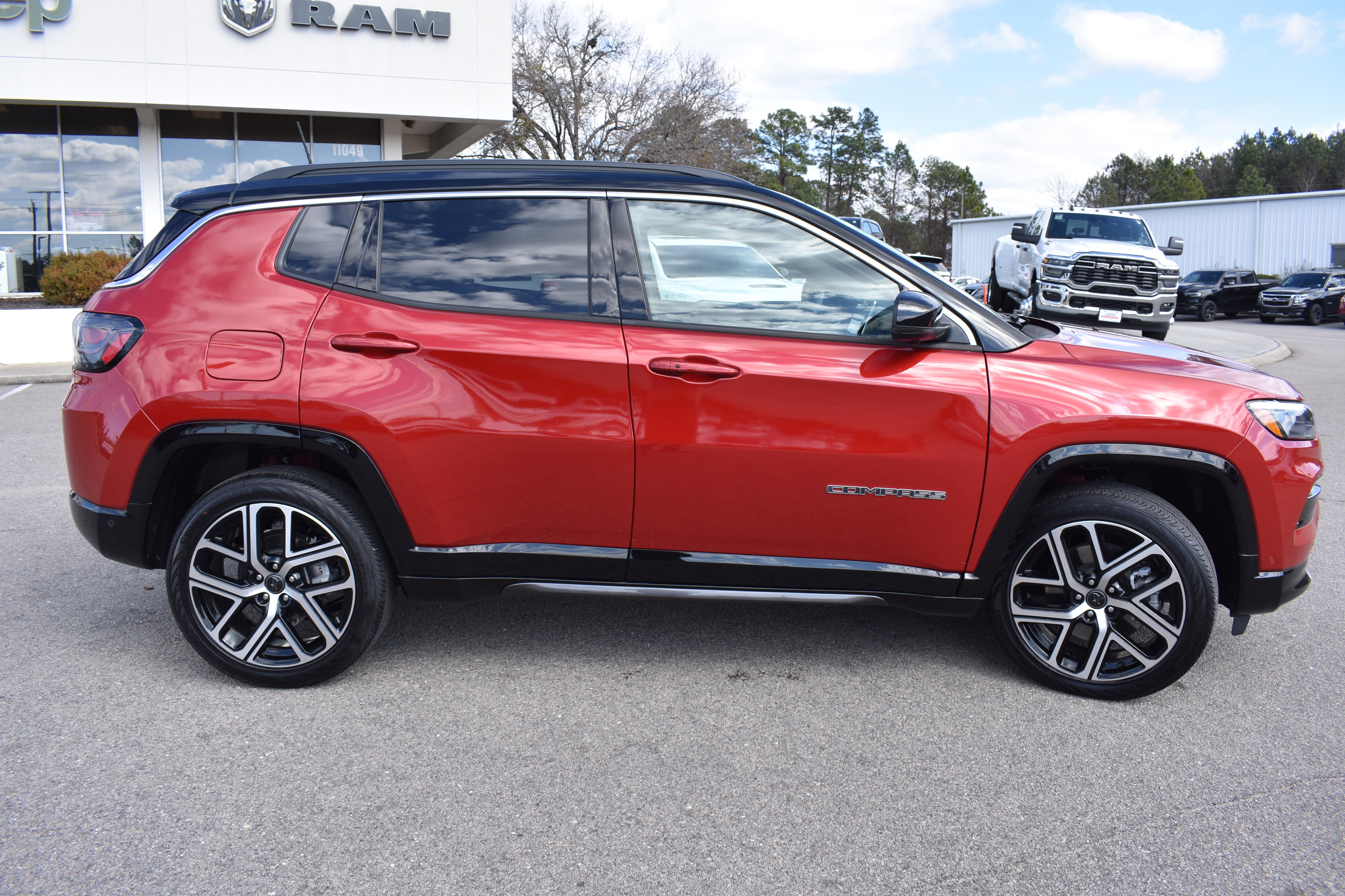 Used 2025 Jeep Compass Limited w/ Elite Group image 10