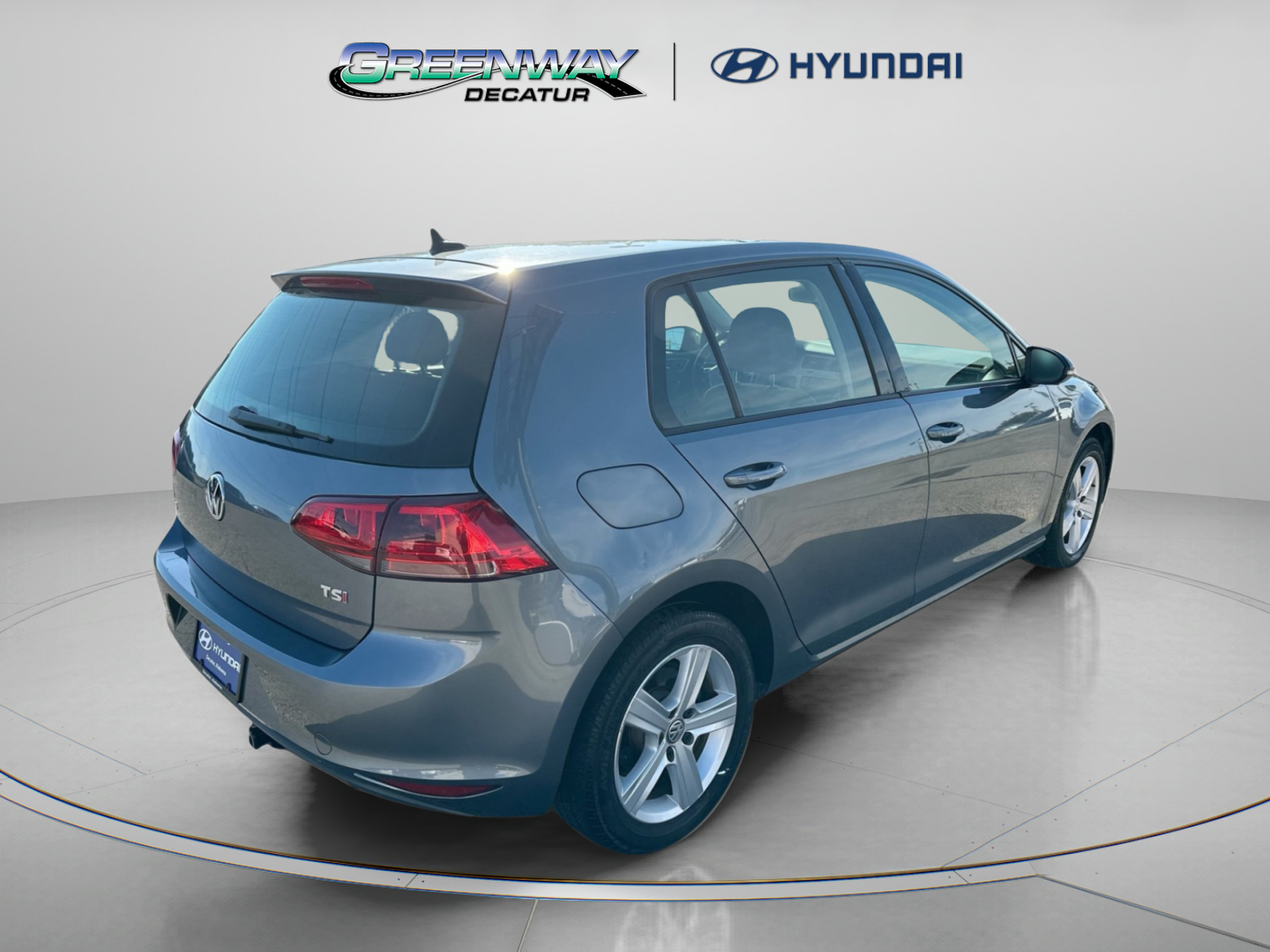 Used 2017 Volkswagen Golf 4-Door FWD image 8
