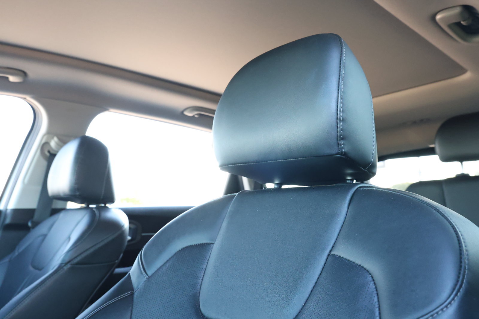 Used 2022 Kia Sorento EX w/ Panoramic Sunroof Package FWD image 16