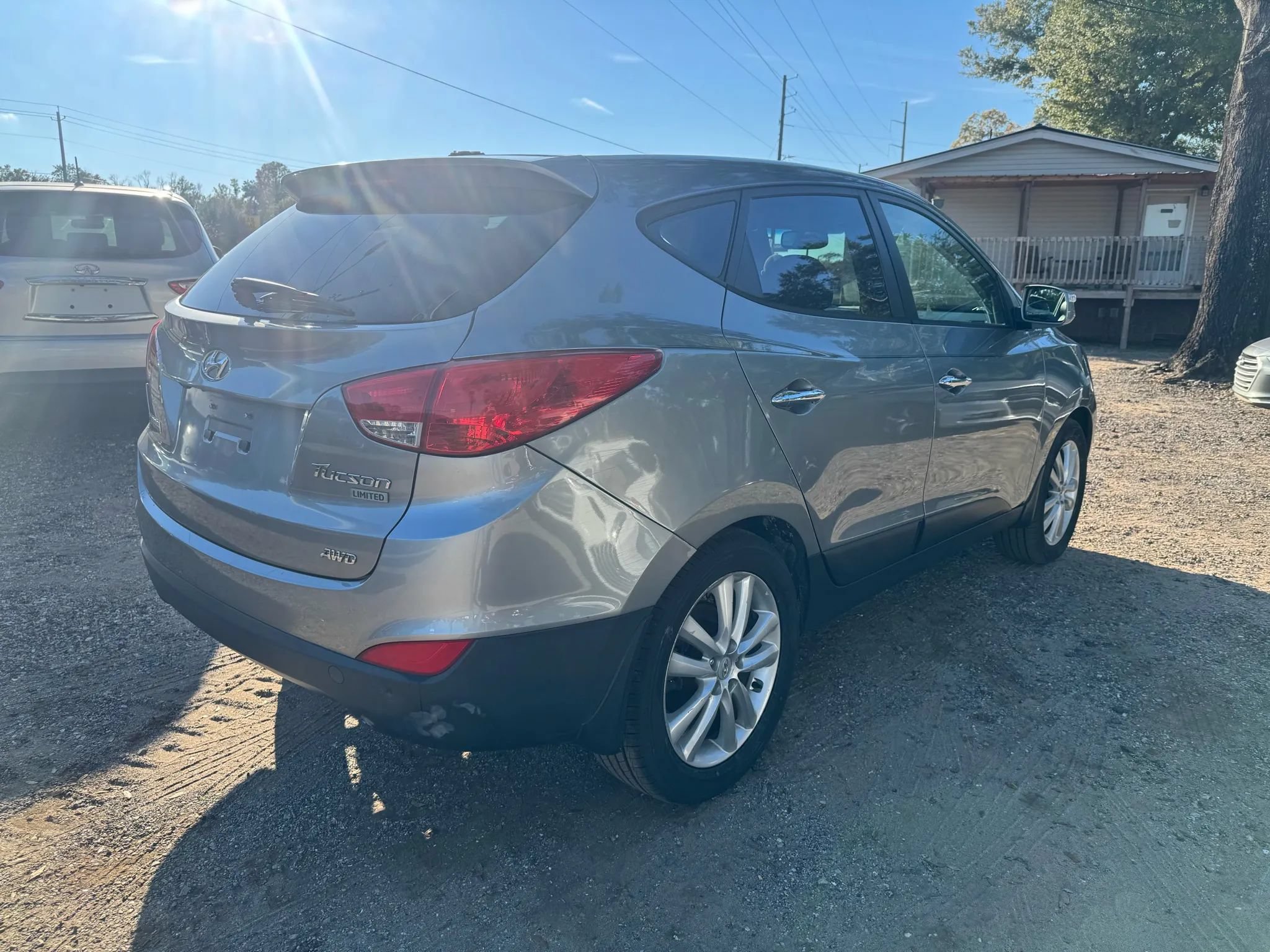 Used 2010 Hyundai Tucson Limited w/ Premium Pkg 4 AWD/4WD image 8