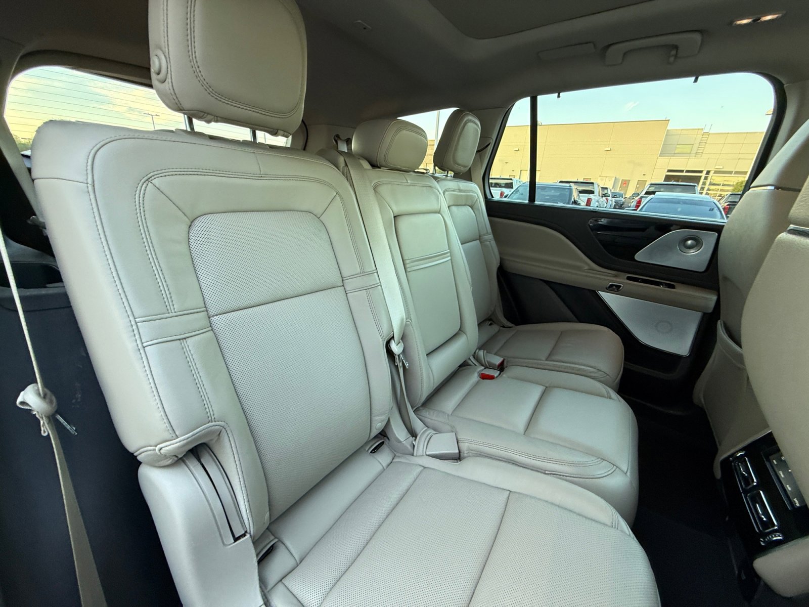 Used 2020 Lincoln Aviator Reserve w/ Equipment Group 202A image 18