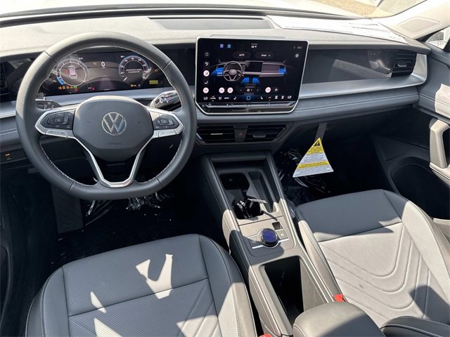 New 2025 Volkswagen Tiguan SE image 9