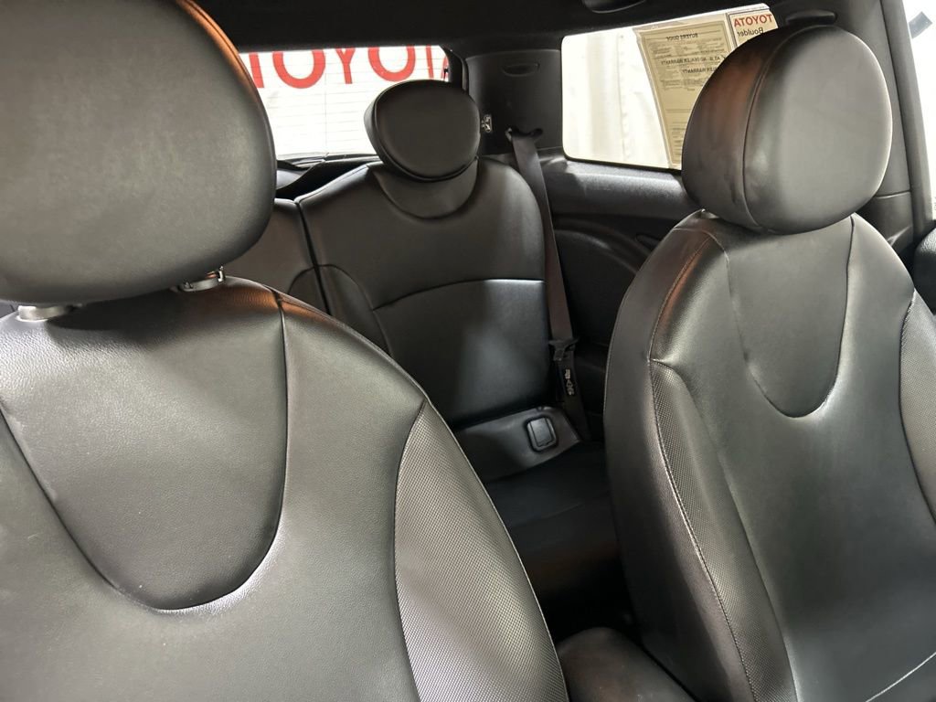 Used 2011 MINI Cooper Hardtop image 14