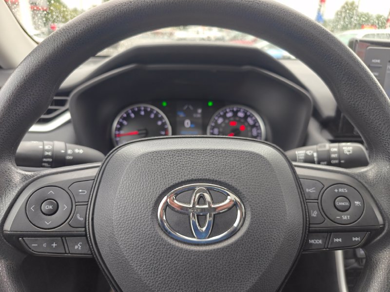 Used 2021 Toyota RAV4 XLE w/ Convenience Package AWD/4WD image 11