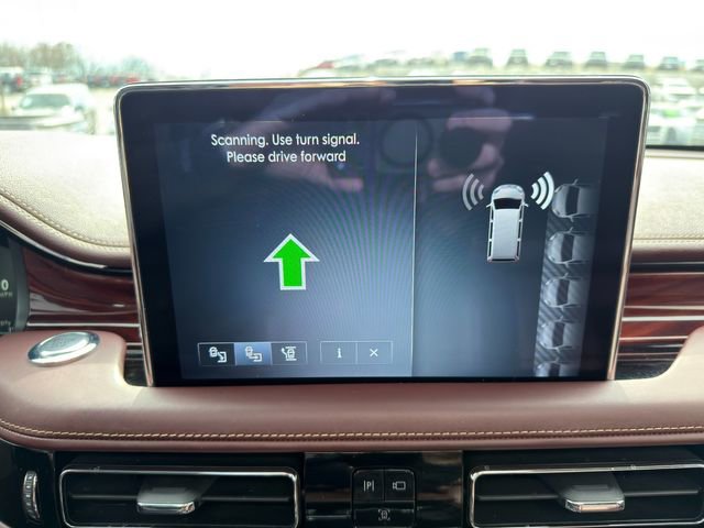 Used 2023 Lincoln Aviator Black Label w/ Class IV Trailer Tow Package image 34