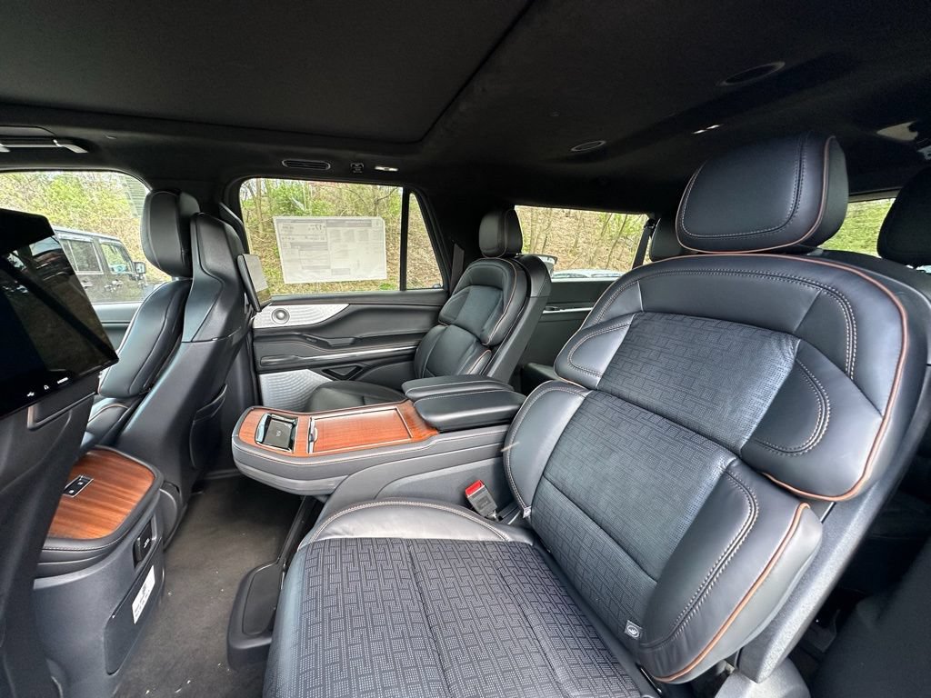 New 2025 Lincoln Navigator L Black Label AWD/4WD image 19