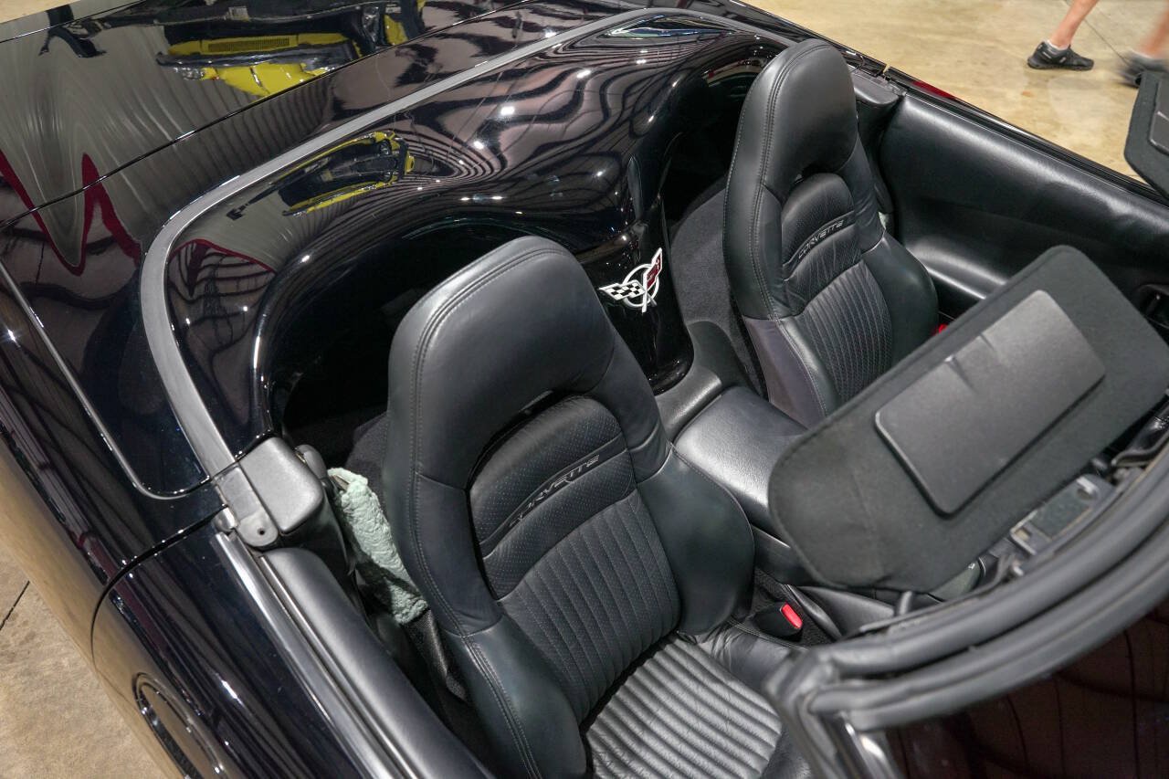 Used 2003 Chevrolet Corvette Convertible w/ Preferred Equipment Group1 RWD image 18