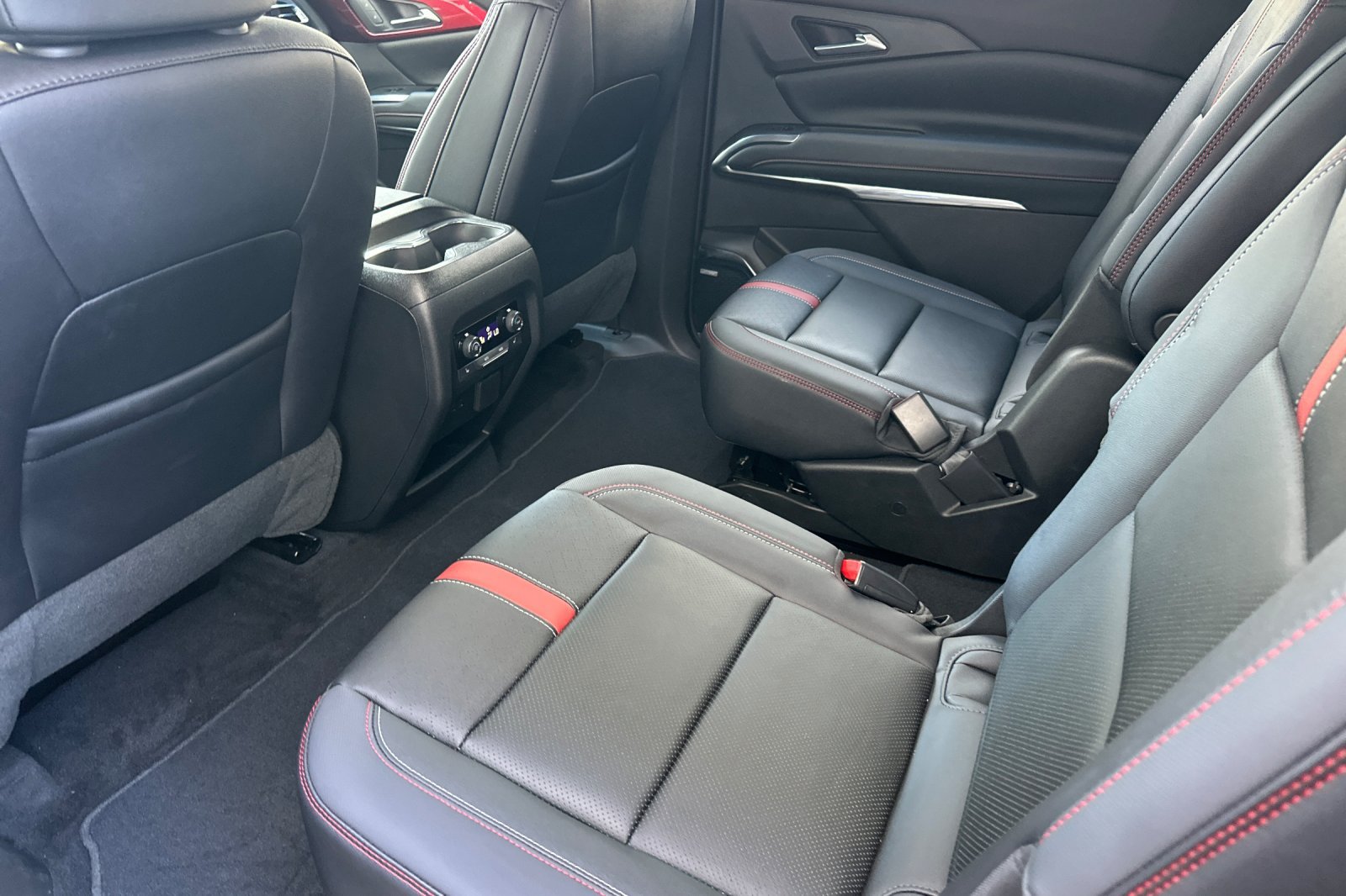 Used 2026 Chevrolet Traverse RS FWD image 12