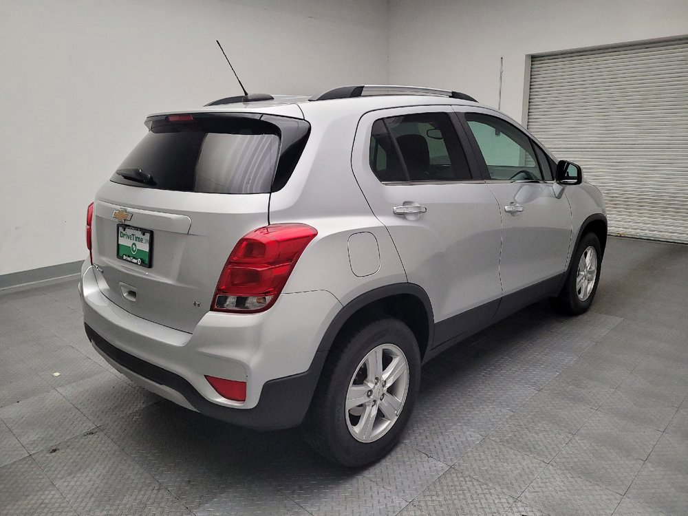 Used 2017 Chevrolet Trax LT w/ LT Convenience Package image 9