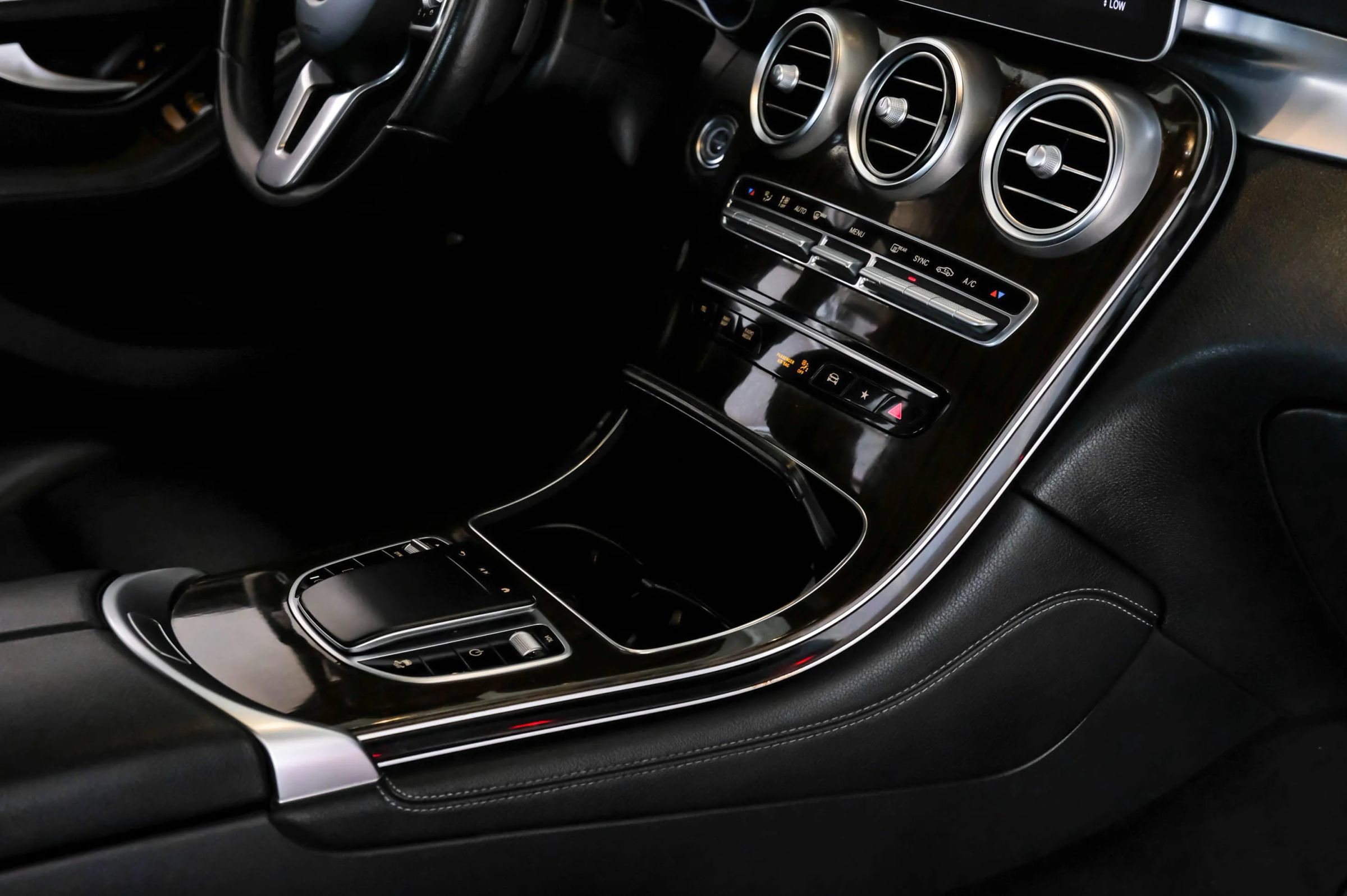 Used 2020 Mercedes-Benz GLC 300 4MATIC image 22