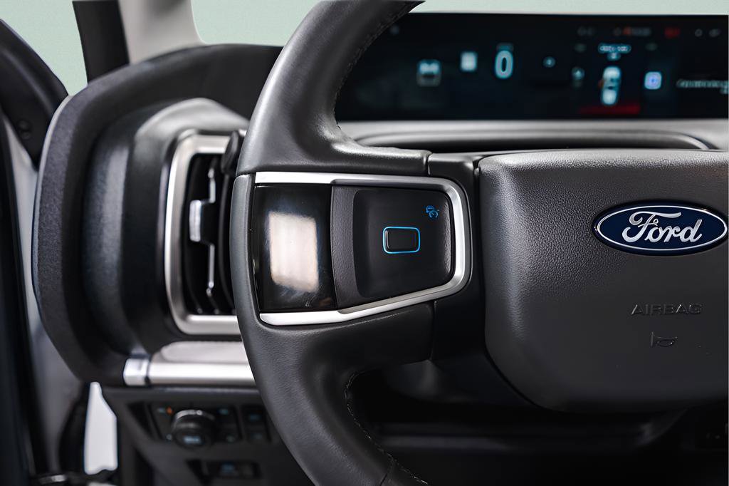 Used 2025 Ford Expedition Max Active AWD/4WD image 11