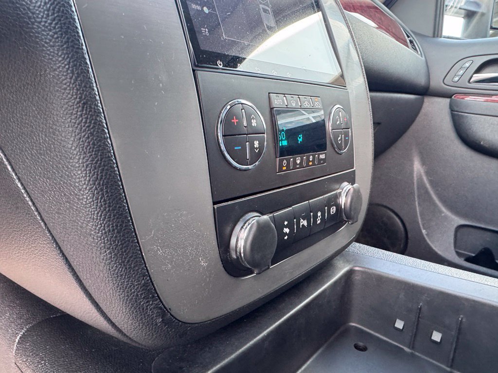 Used 2014 GMC Sierra 2500 SLT w/ SLT Convenience Package AWD/4WD image 28