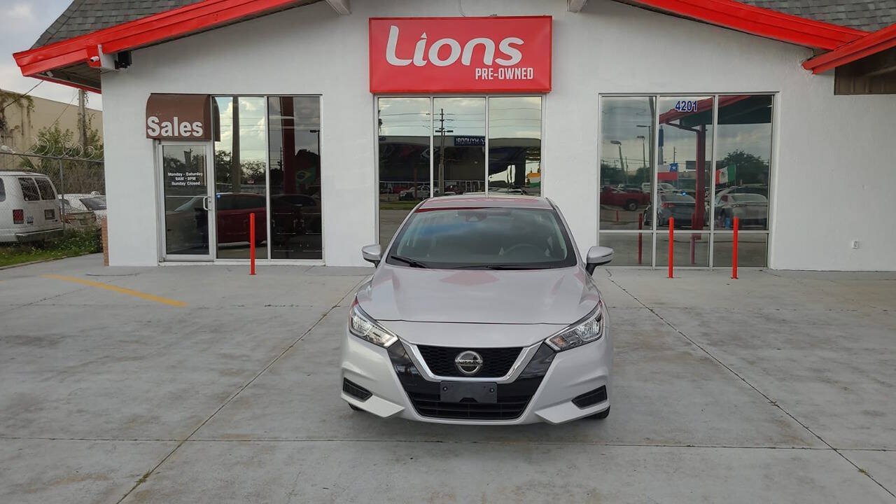 Used 2021 Nissan Versa SV FWD image 1