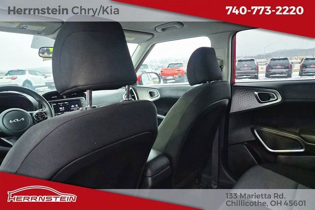 Used 2022 Kia Soul LX image 22