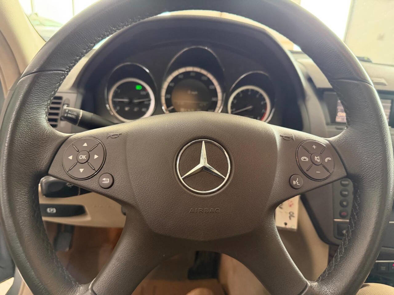 Used 2010 Mercedes-Benz C 300 Luxury image 32