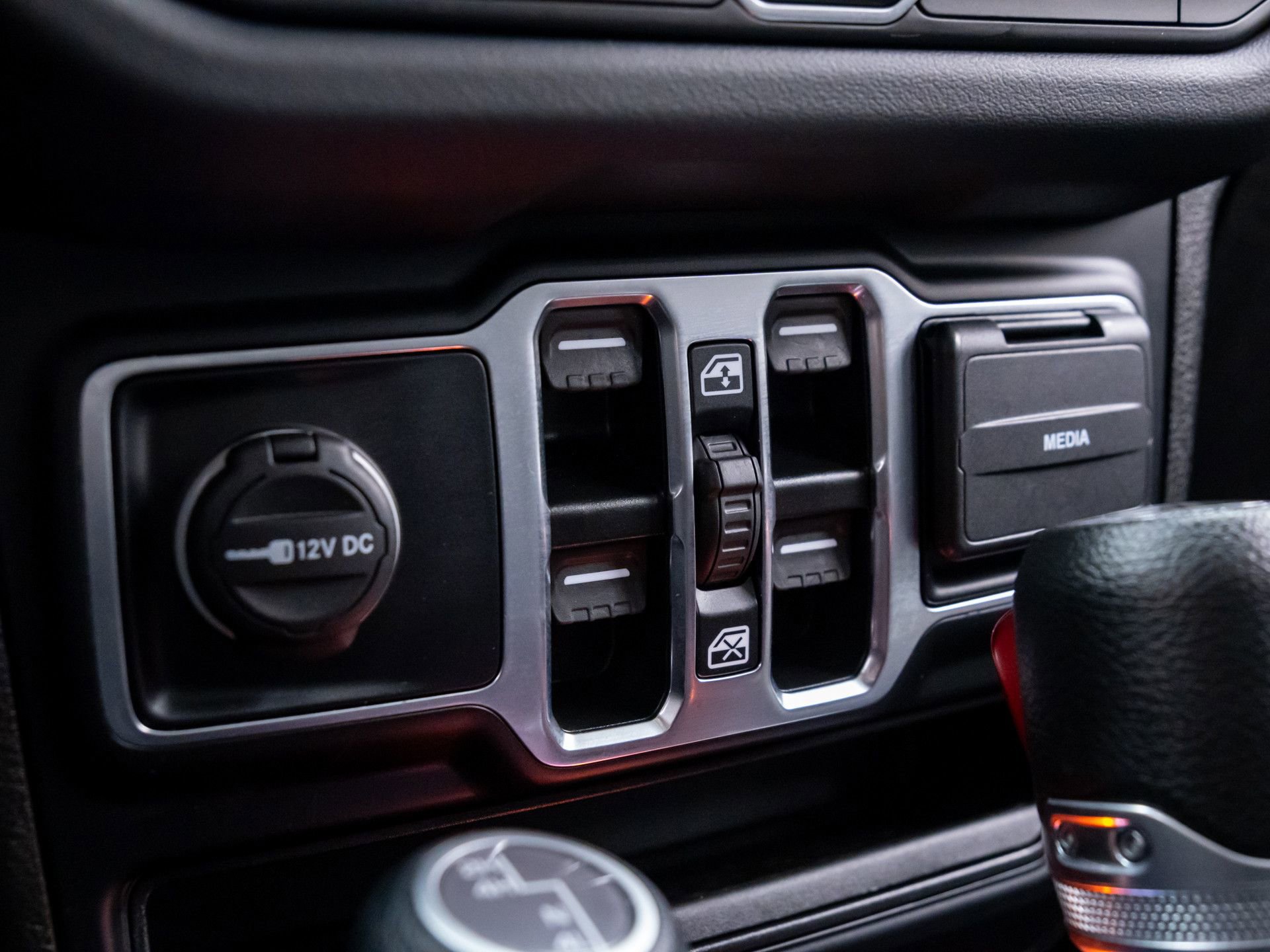 Used 2024 Jeep Wrangler Sahara image 26