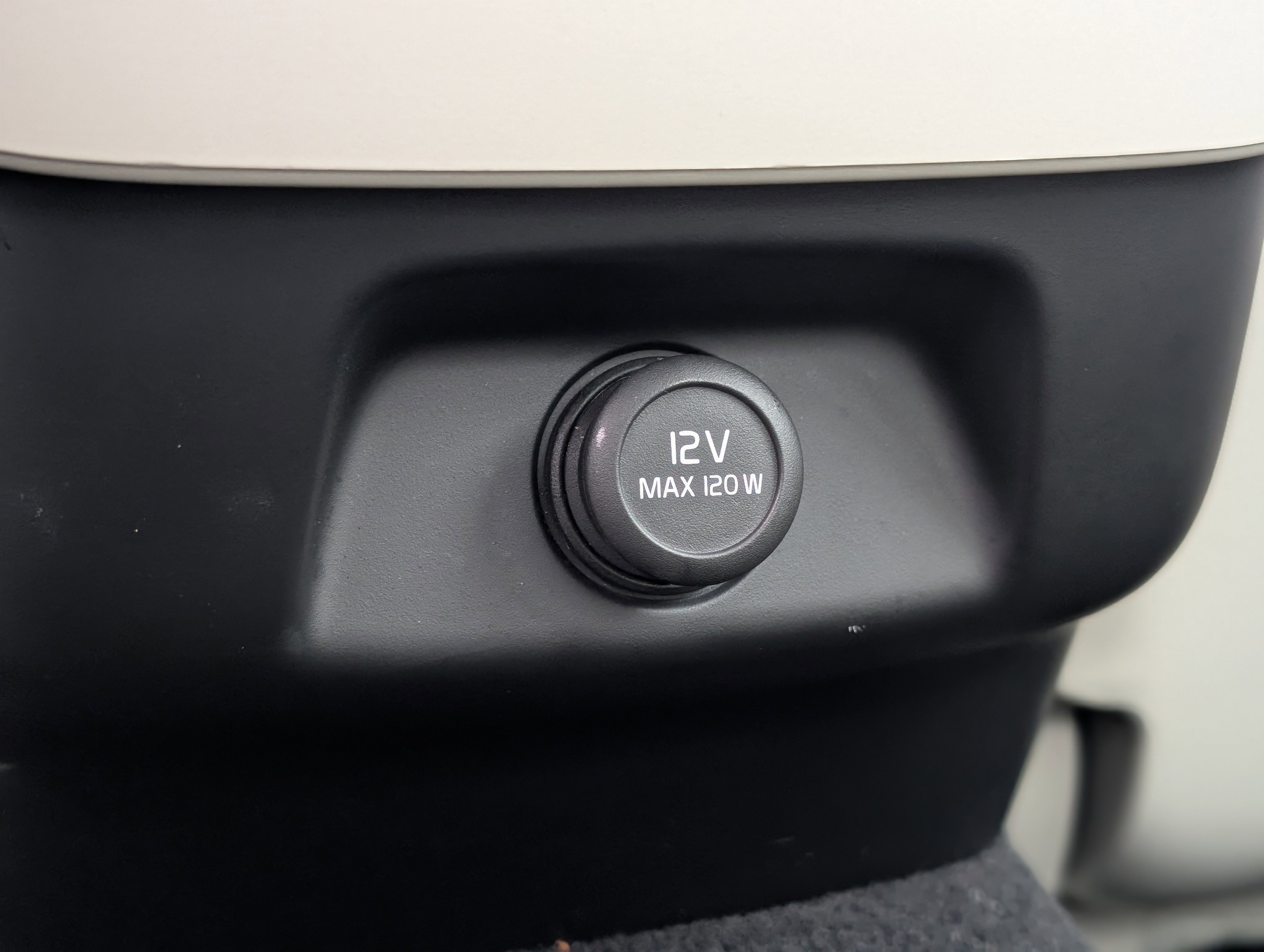 Used 2020 Volvo S60 T6 Momentum image 40