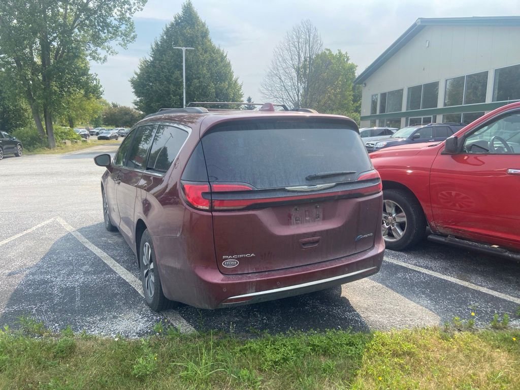 Used 2021 Chrysler Pacifica Touring FWD image 4