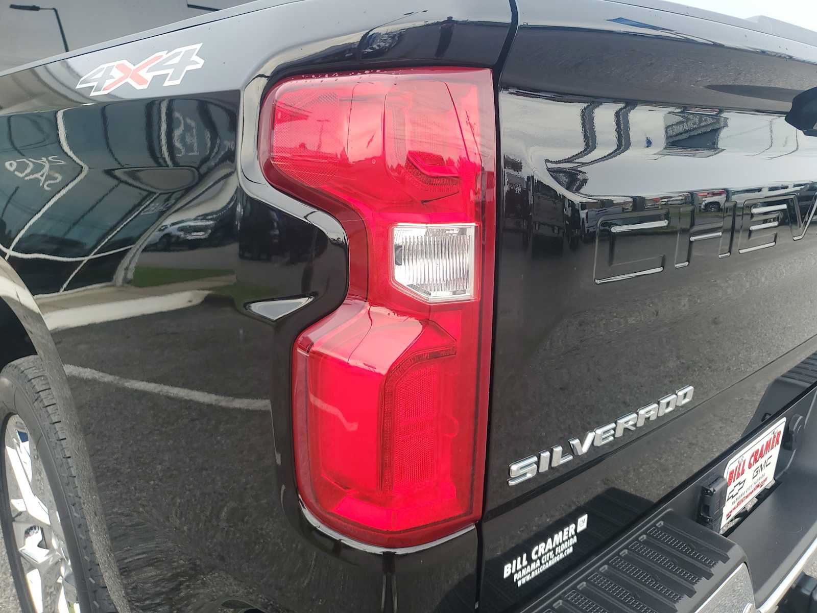 Used 2023 Chevrolet Silverado 1500 LTZ w/ LTZ Convenience Package II AWD/4WD image 4