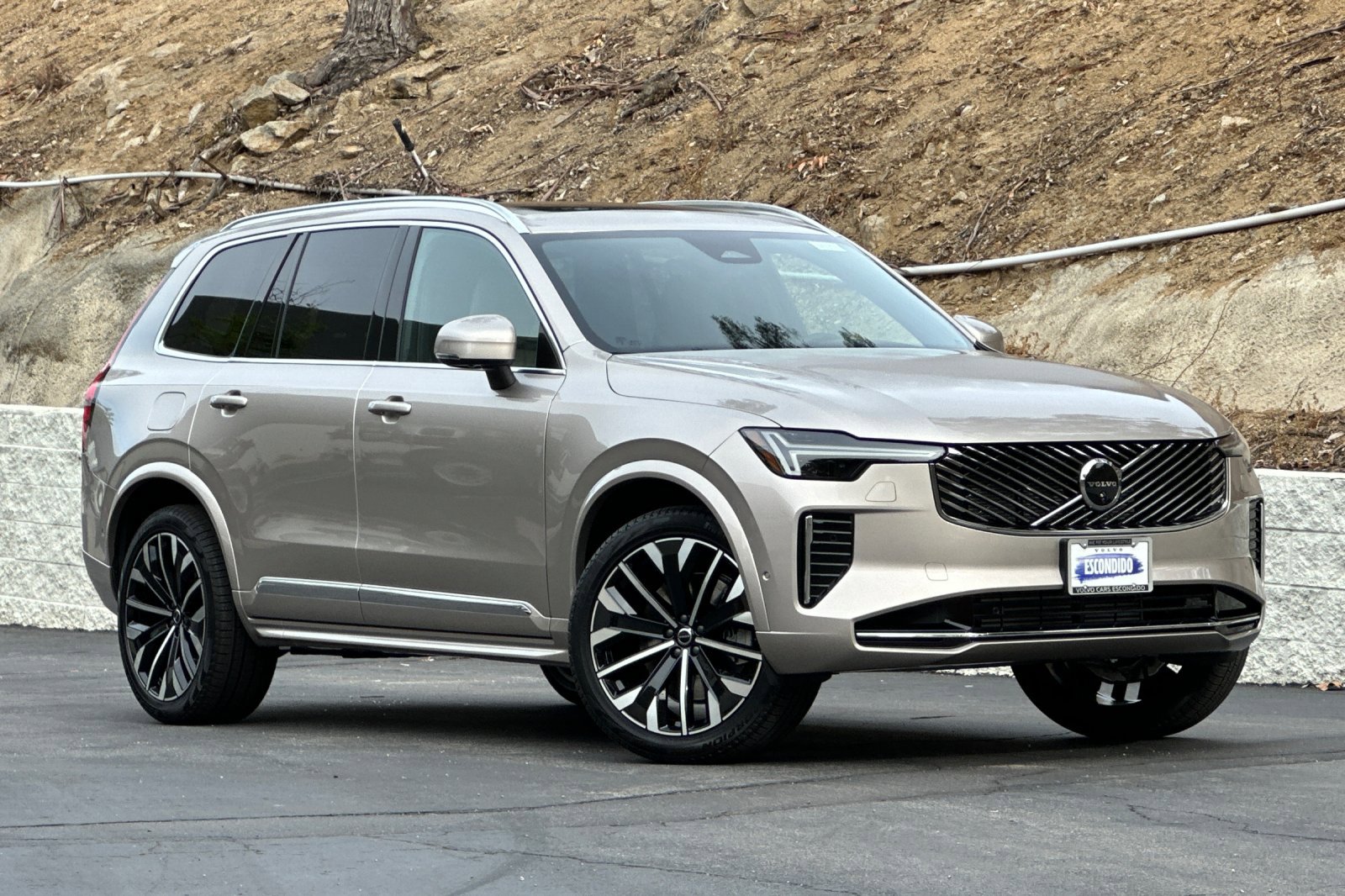 New 2026 Volvo XC90 T8 Plus AWD/4WD image 2