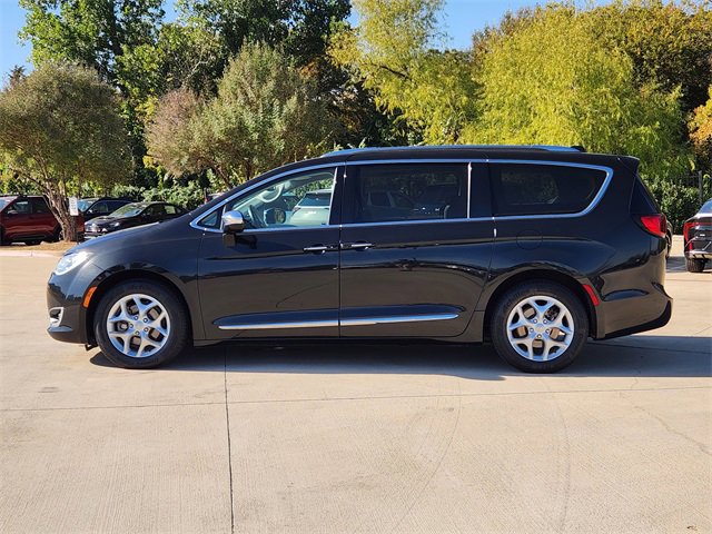 Used 2020 Chrysler Pacifica Limited image 4