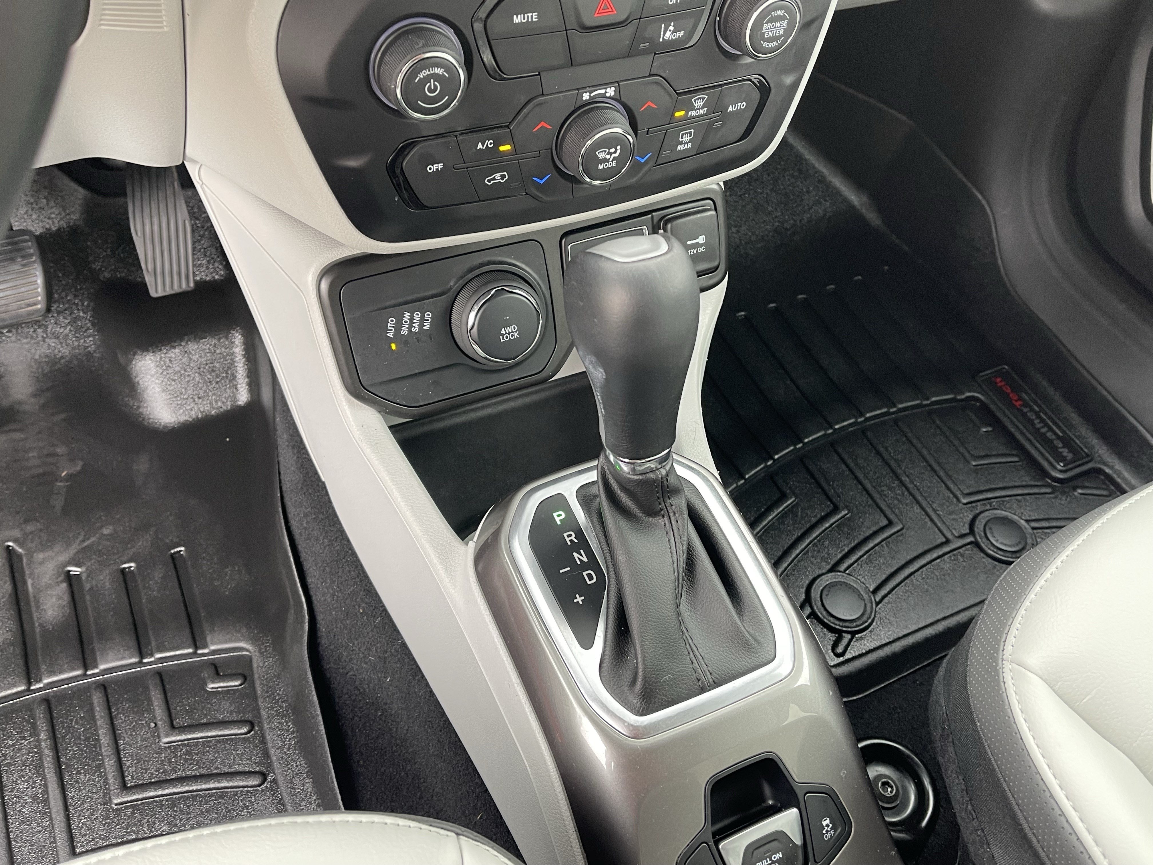 Used 2021 Jeep Renegade Limited AWD/4WD image 24