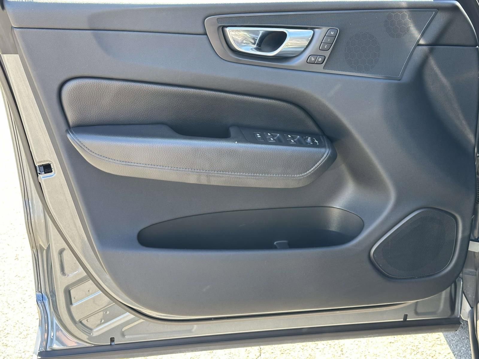 Used 2018 Volvo XC60 T5 Momentum w/ Convenience Package AWD/4WD image 20