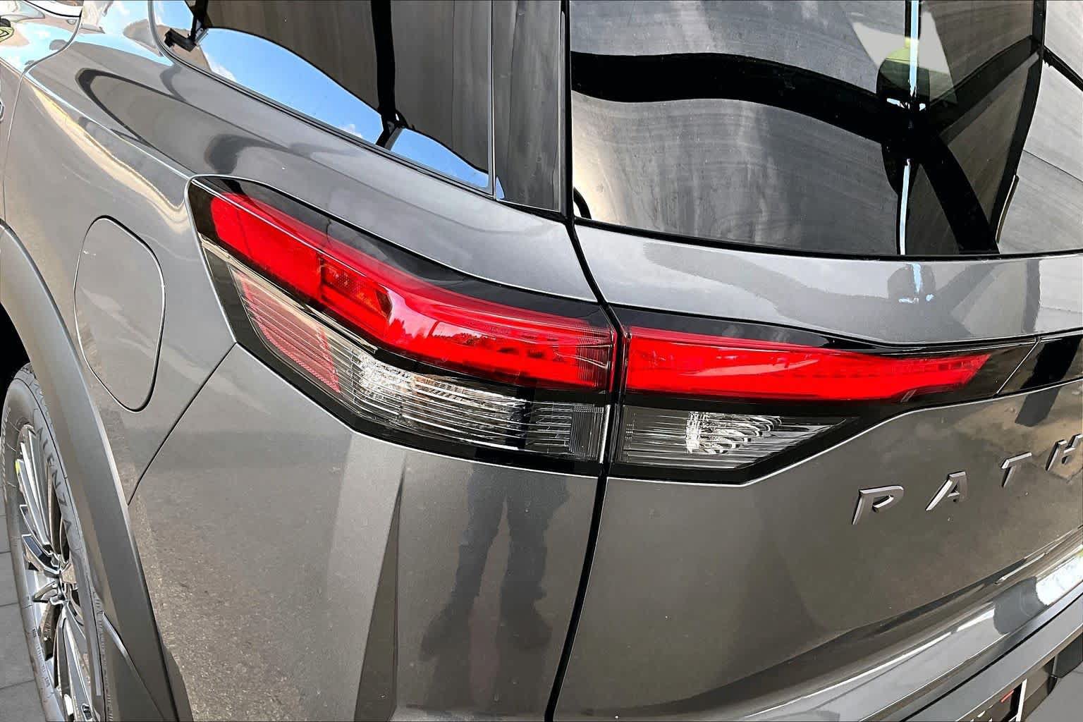 New 2026 Nissan Pathfinder SL FWD image 12