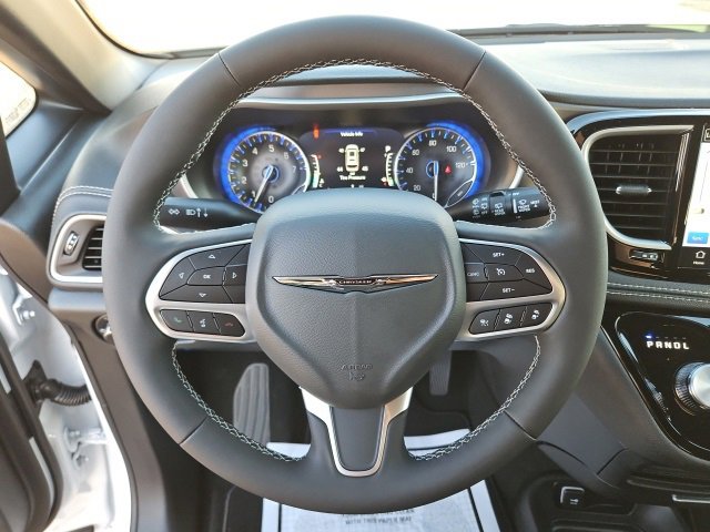 New 2026 Chrysler Pacifica Select image 15