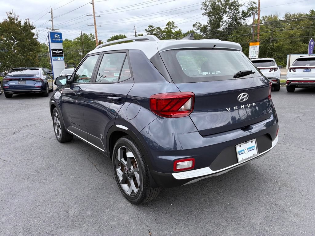 Used 2021 Hyundai Venue FWD image 5