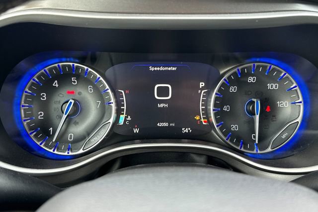 Certified 2024 Chrysler Pacifica Touring-L image 25