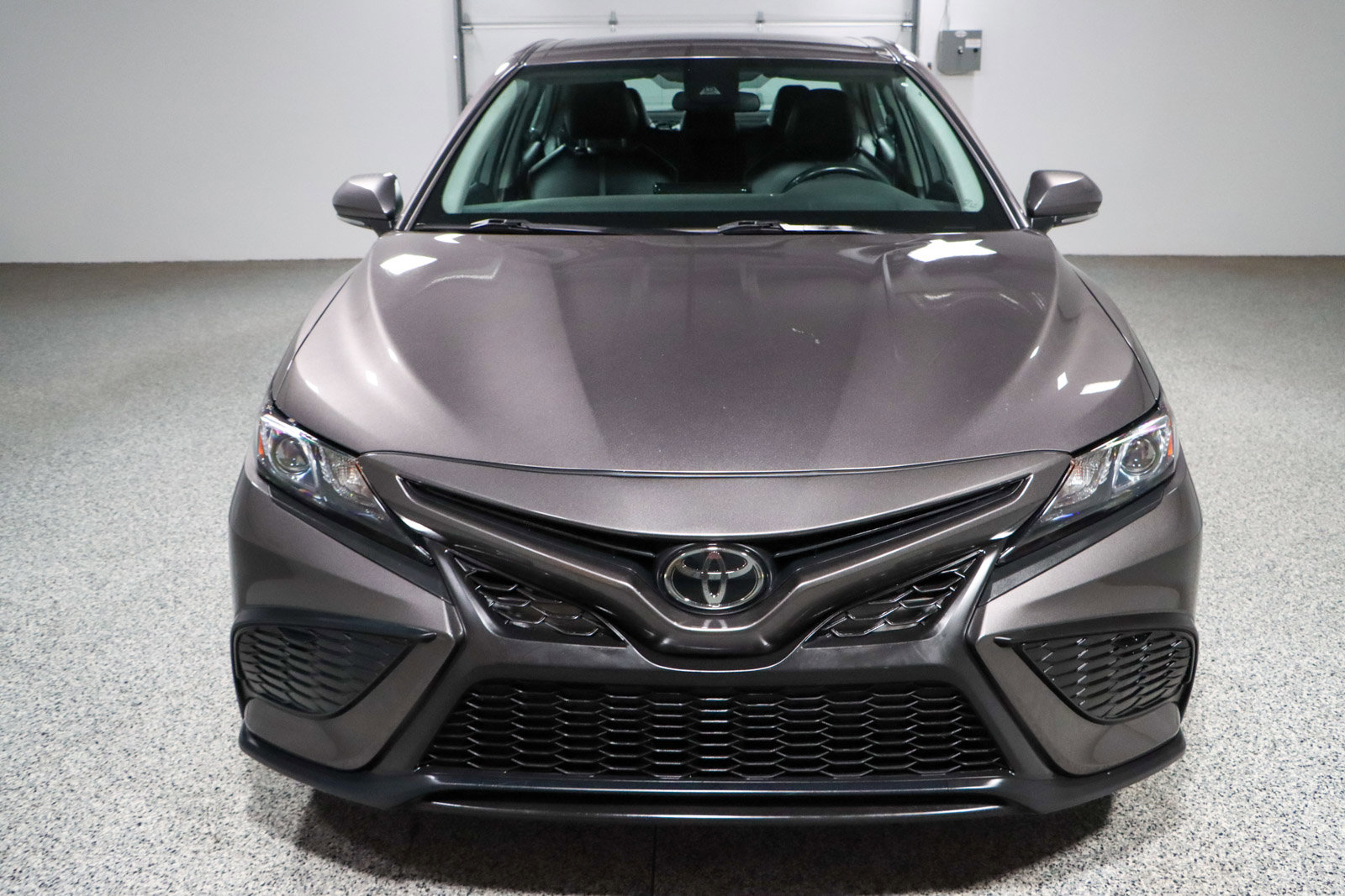 Used 2024 Toyota Camry SE image 4