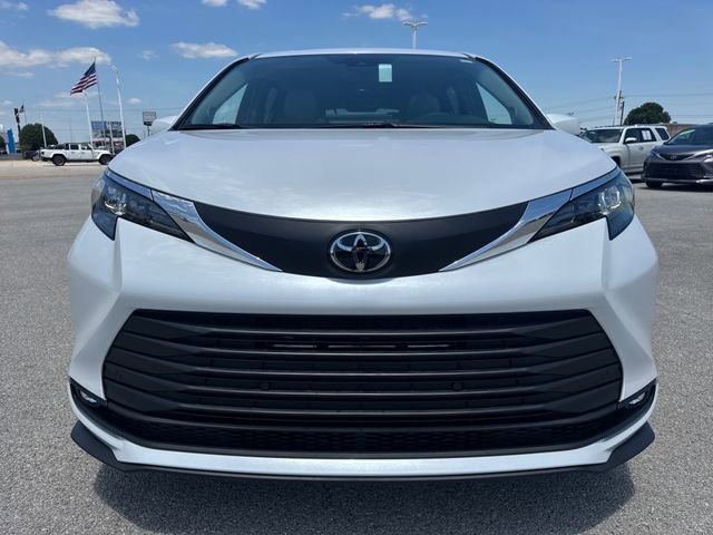 New 2026 Toyota Sienna XLE FWD image 10