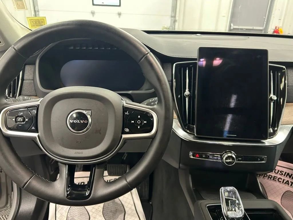 Used 2025 Volvo XC90 B6 Plus AWD/4WD image 13