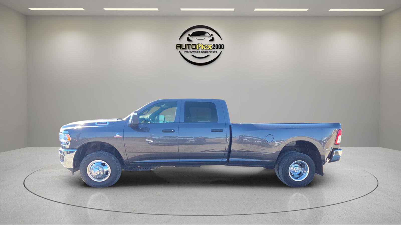 Used 2024 RAM 3500 Tradesman w/ Chrome Appearance Group image 4