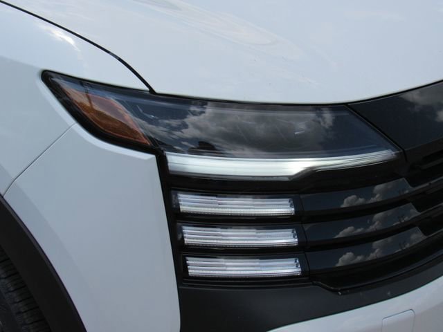 New 2026 Nissan Kicks SR w/ Cold Weather Package FWD image 9