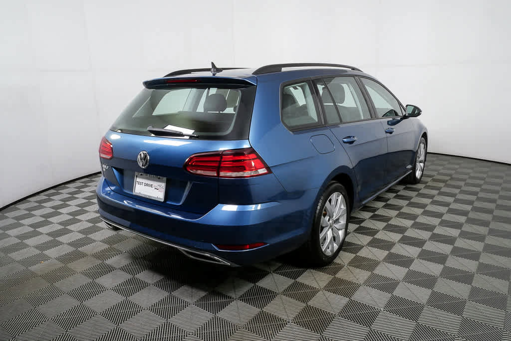 Used 2019 Volkswagen Golf SE image 3